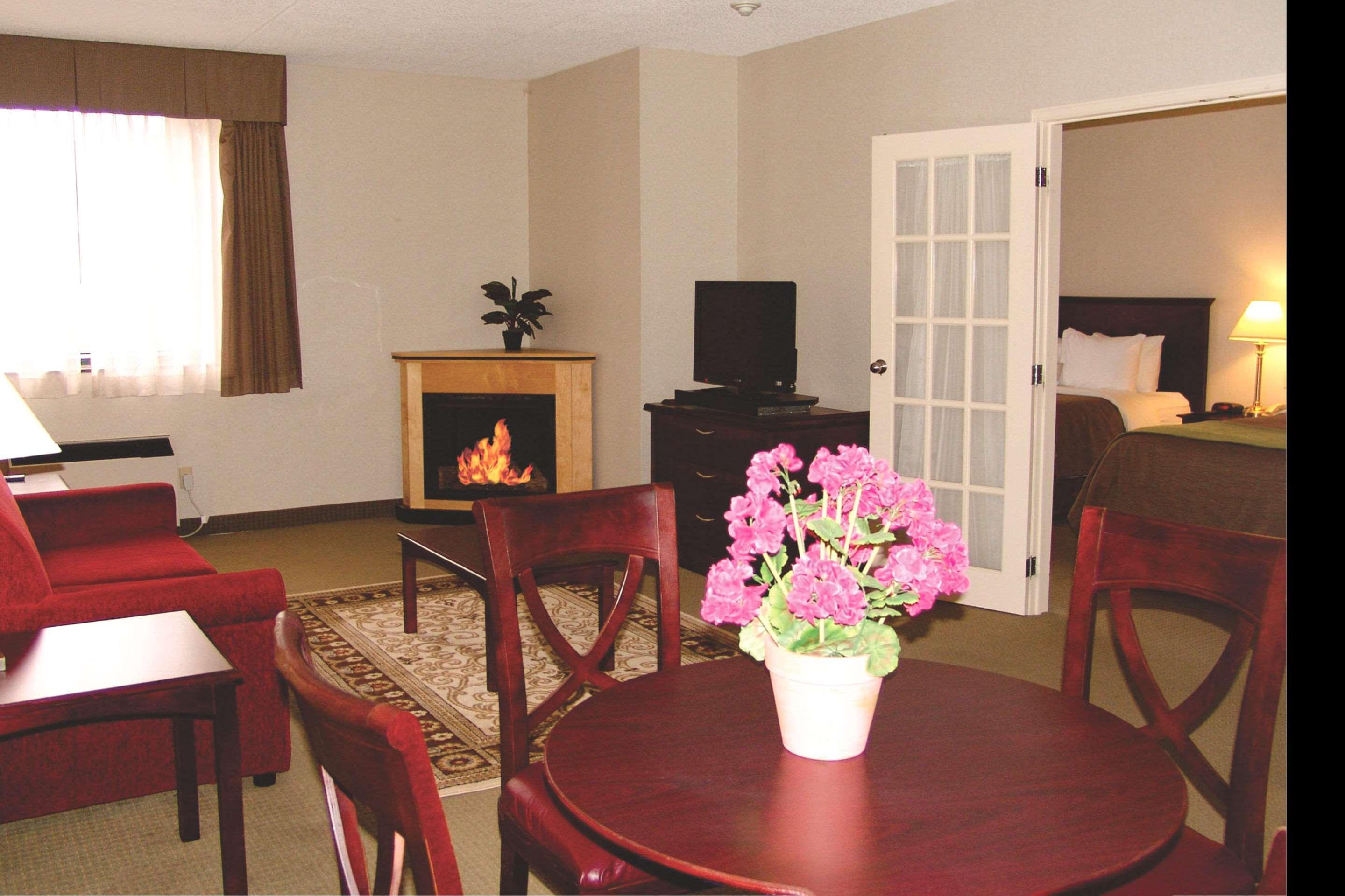 Comfort Inn & Suites Беррі Екстер'єр фото