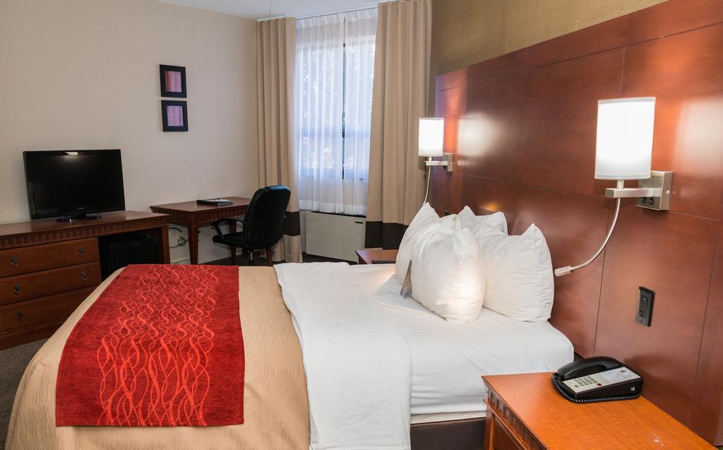 Comfort Inn & Suites Беррі Екстер'єр фото