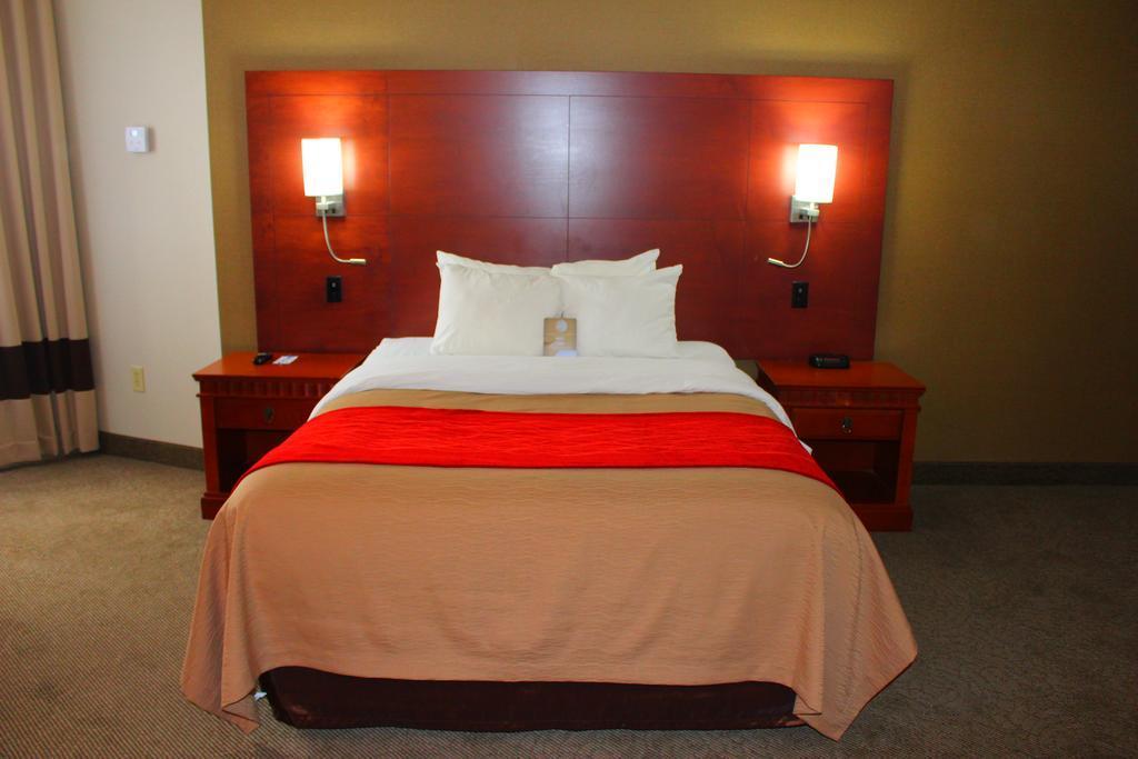 Comfort Inn & Suites Беррі Екстер'єр фото