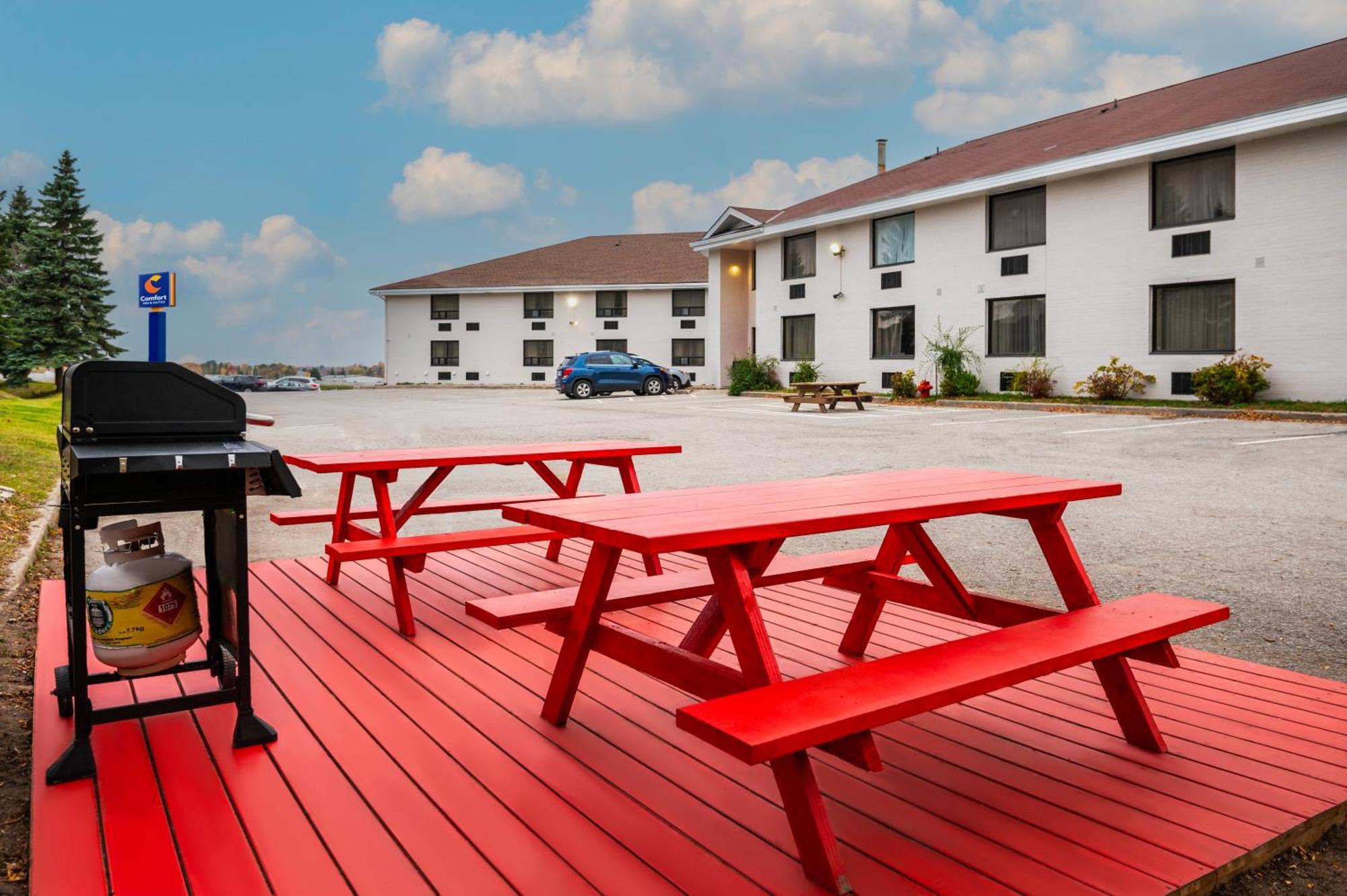 Comfort Inn & Suites Беррі Екстер'єр фото