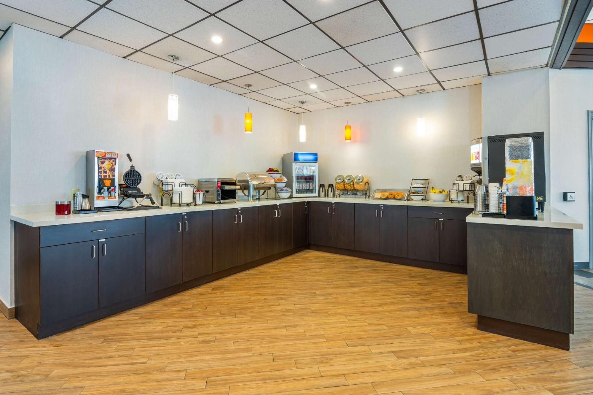 Comfort Inn & Suites Беррі Екстер'єр фото