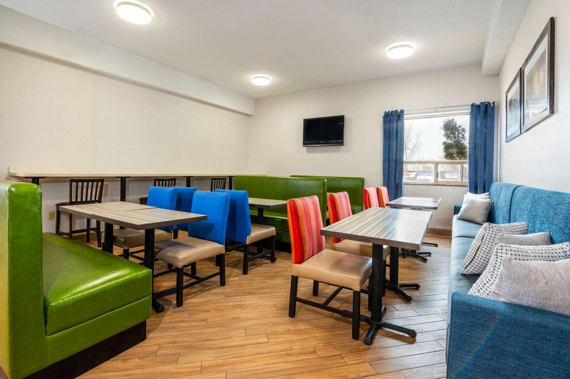 Comfort Inn & Suites Беррі Екстер'єр фото