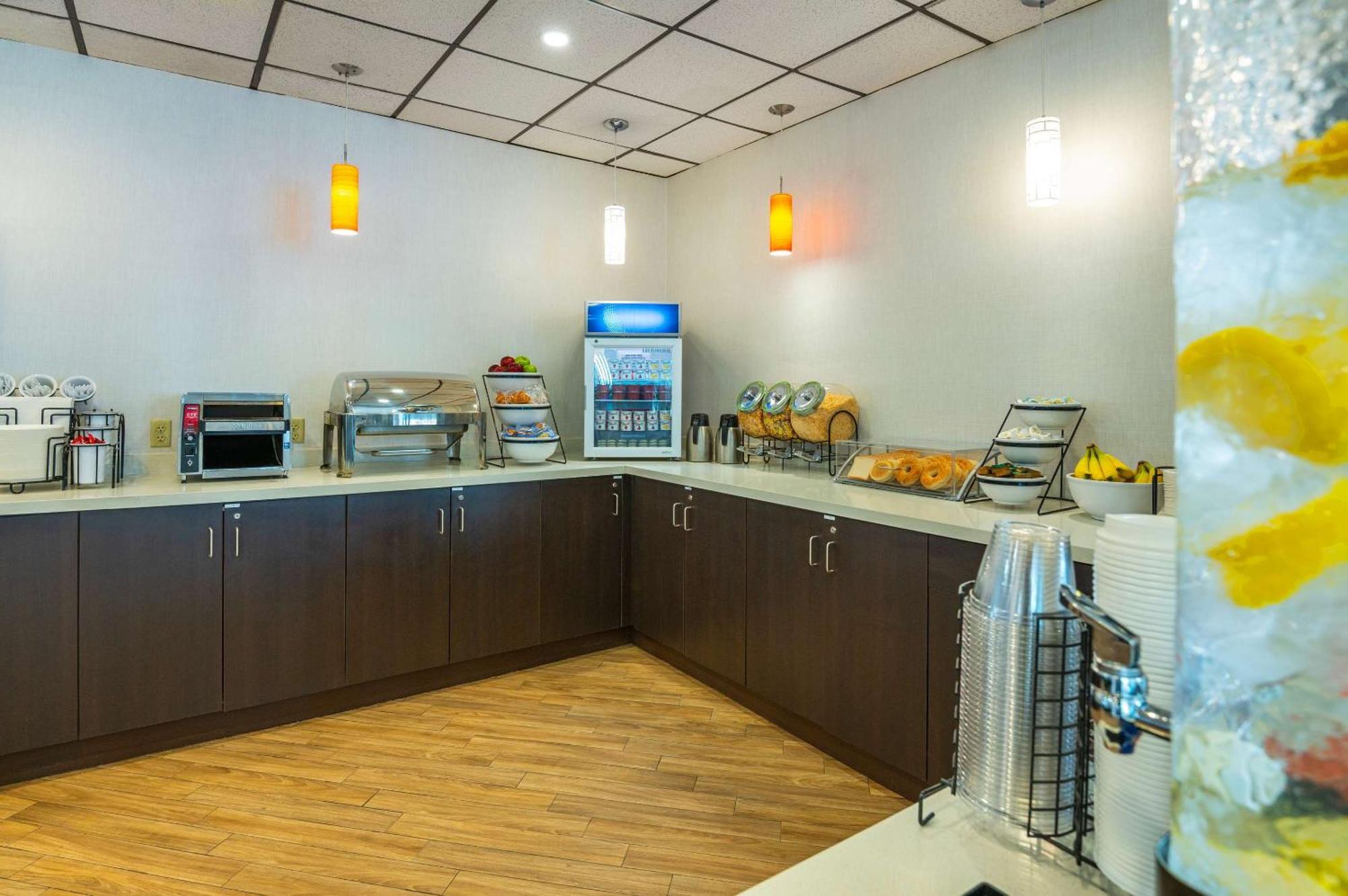 Comfort Inn & Suites Беррі Екстер'єр фото