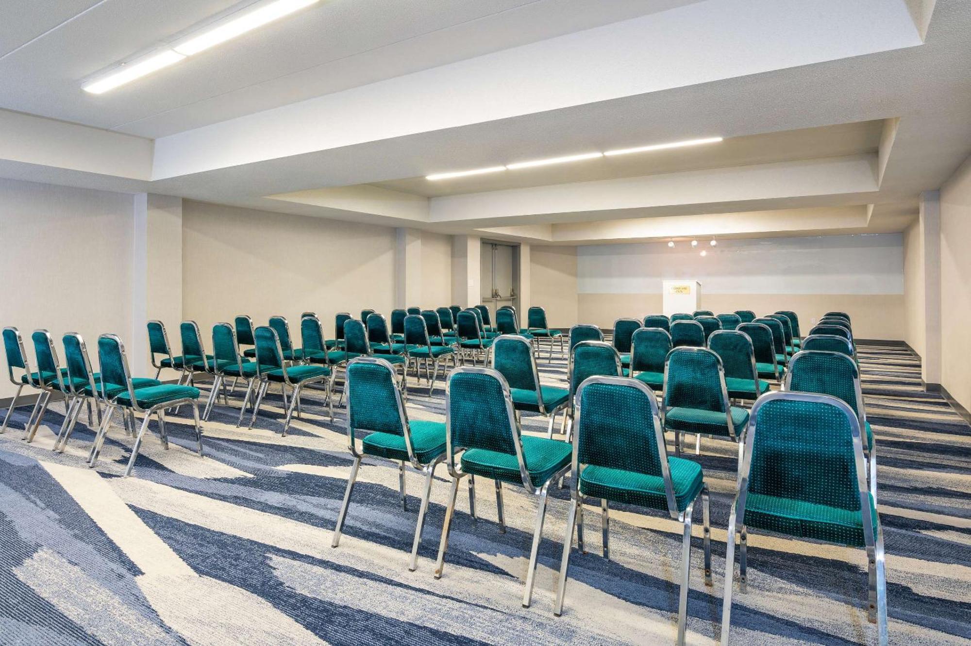 Comfort Inn & Suites Беррі Екстер'єр фото