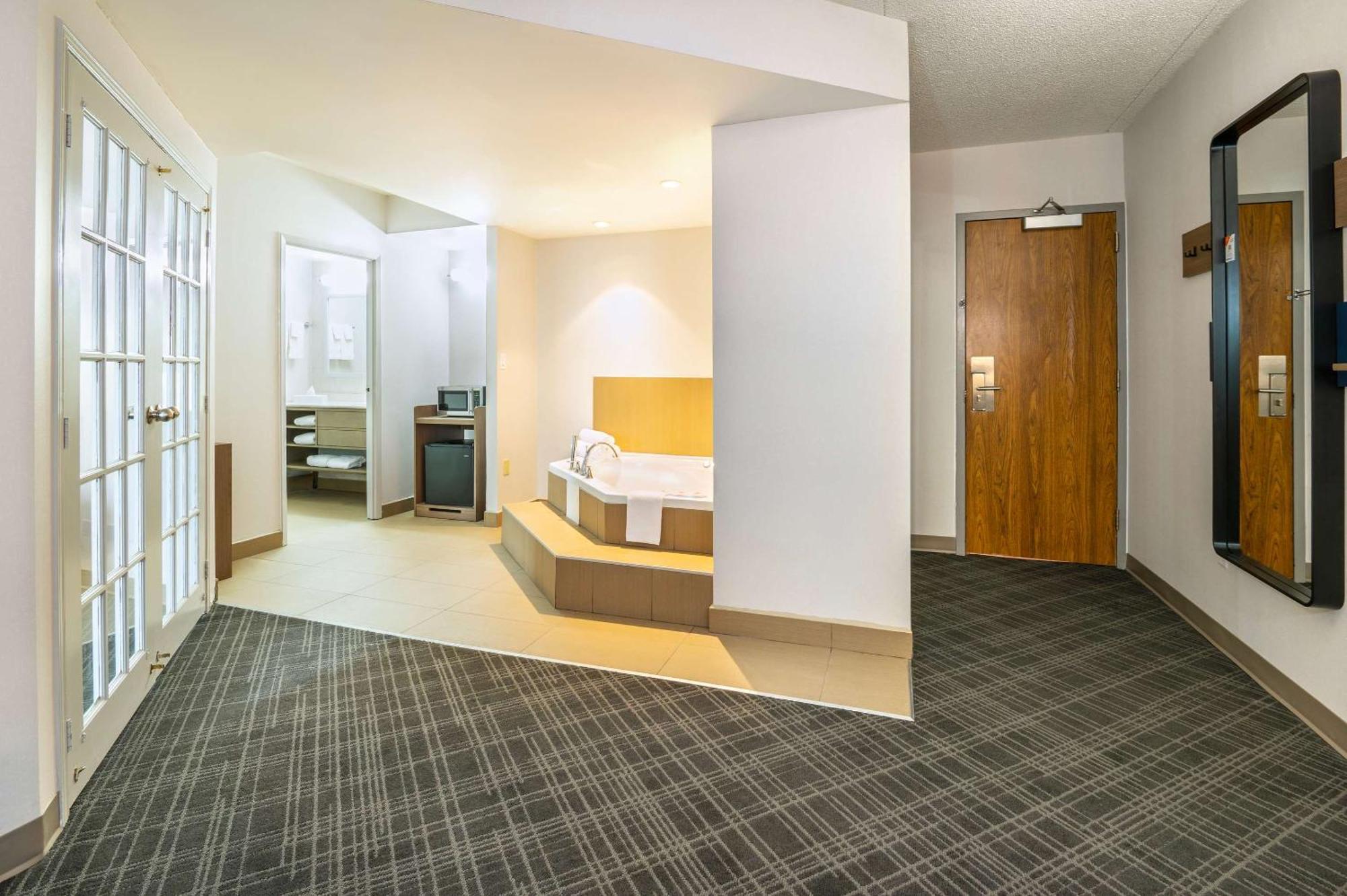 Comfort Inn & Suites Беррі Екстер'єр фото