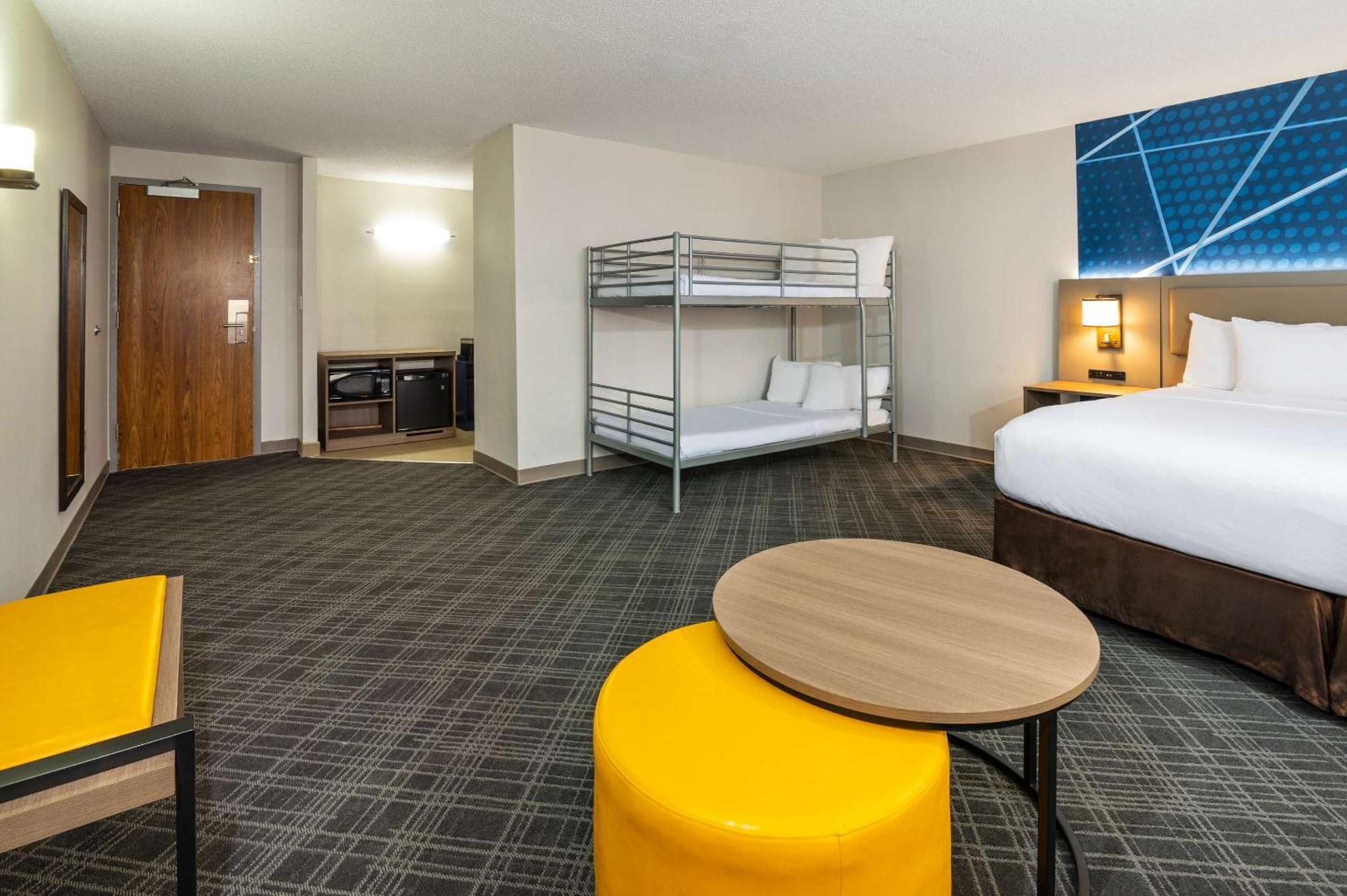 Comfort Inn & Suites Беррі Екстер'єр фото