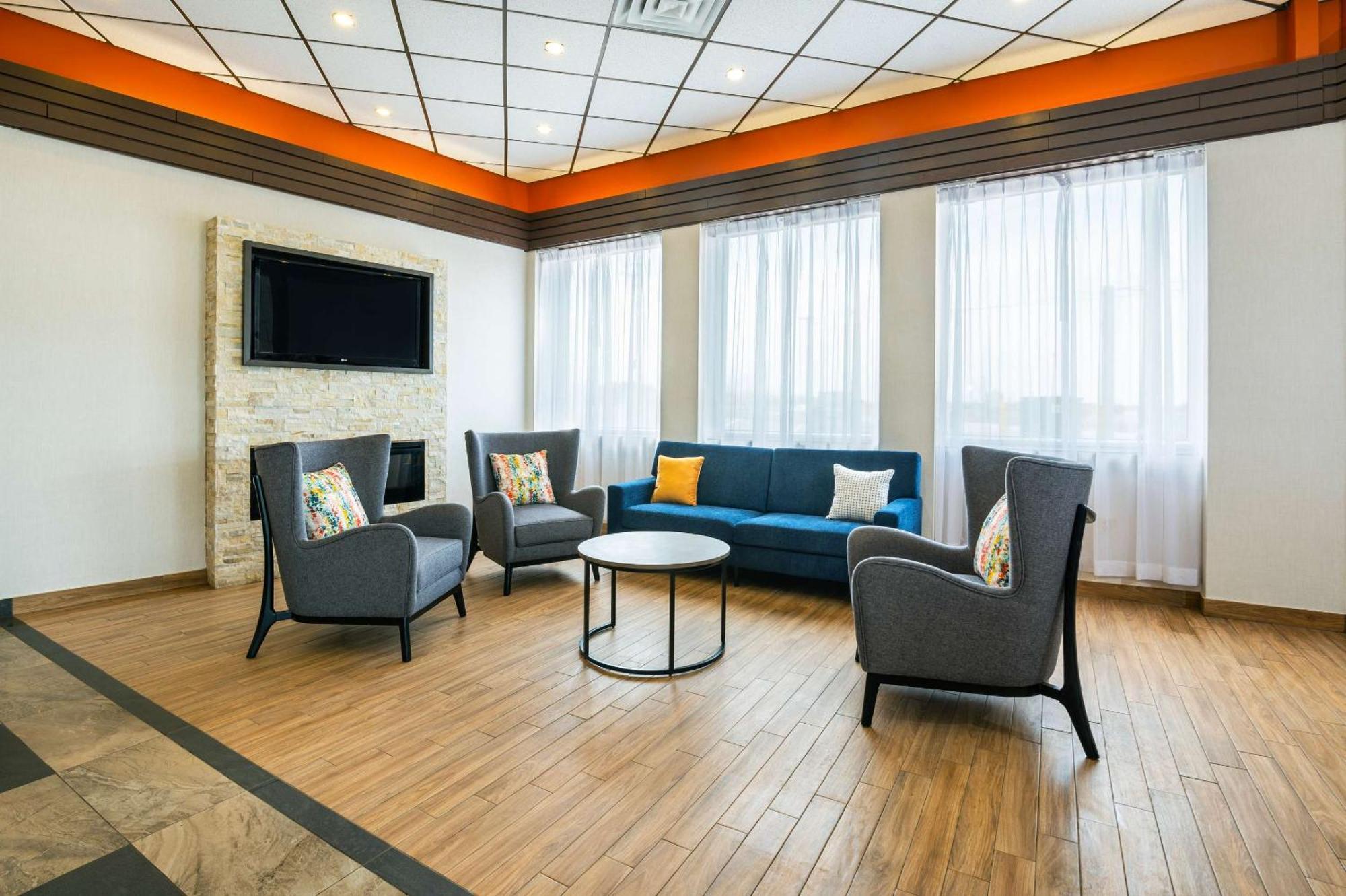 Comfort Inn & Suites Беррі Екстер'єр фото